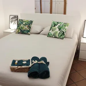 La Corte Dei Creativi Comodo E Milan