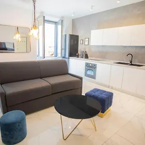 Porta Venezia - Design Con Balcone - 55mq Appartamento